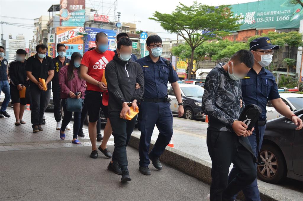 快新聞／越南移工犯罪集團擁槍自重 檢警、移民署、警察局聯合破獲