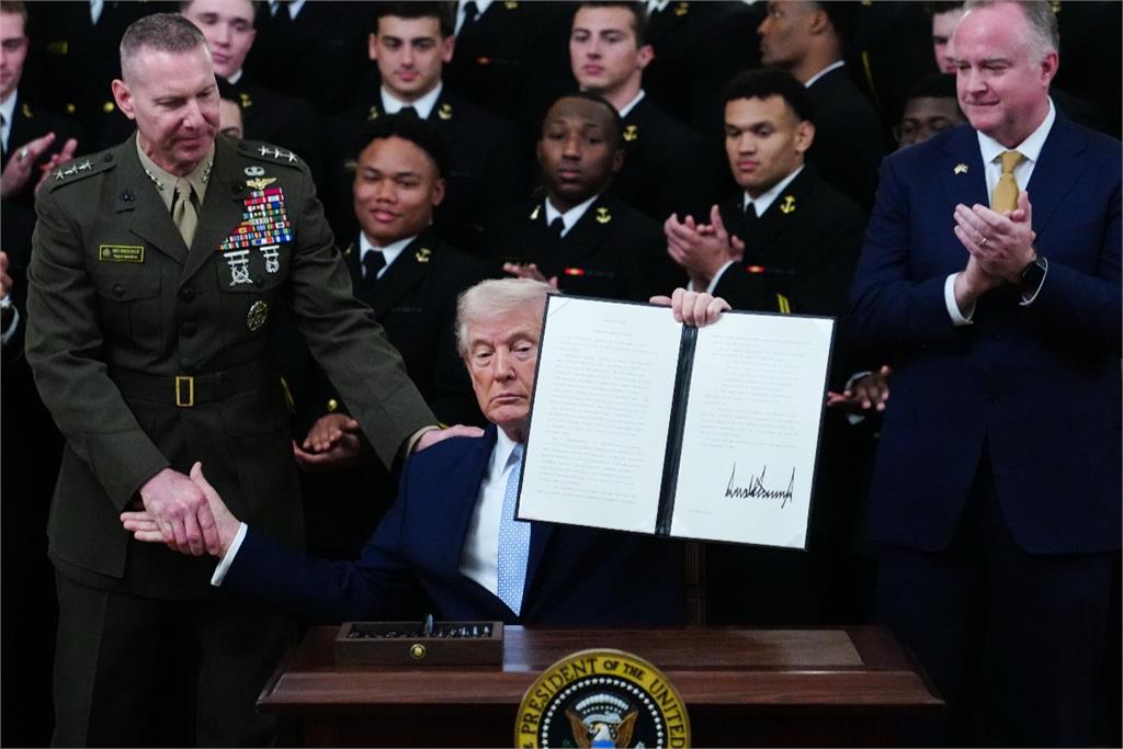 美國建國250週年美鈔將印川普簽名　創下美國總統先例