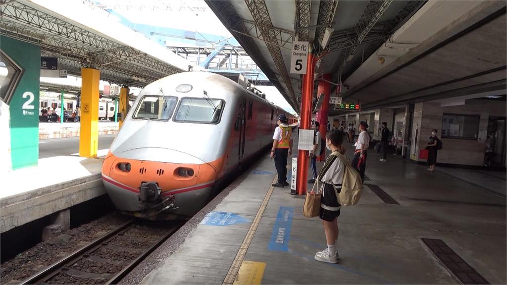 自強號當遊覽車？　團客整路歡唱　乘客被迫聽歌
