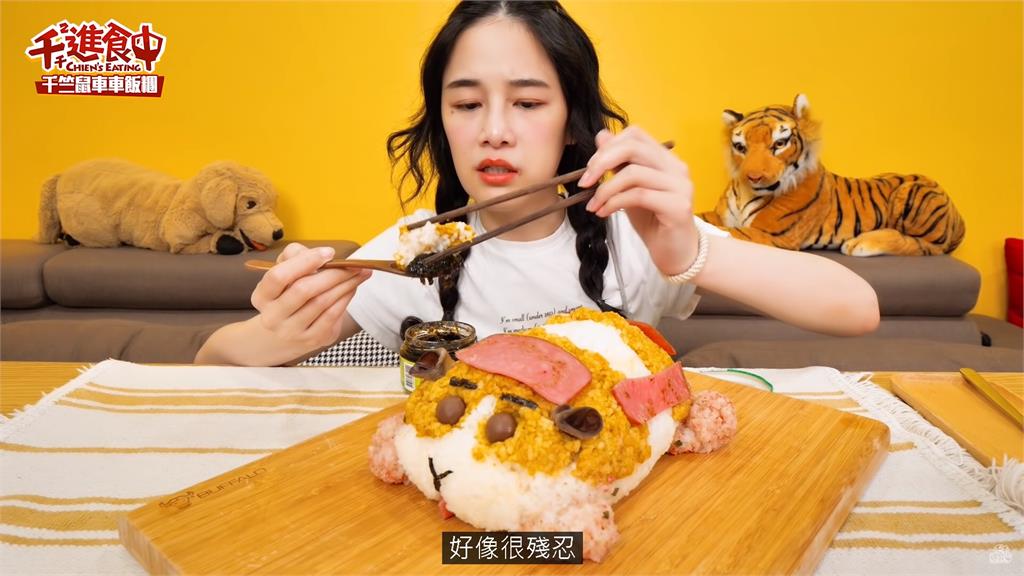 網紅「千千」挑戰5杯米自製「天竺鼠車車」飯糰　網驚：配光一罐海苔醬