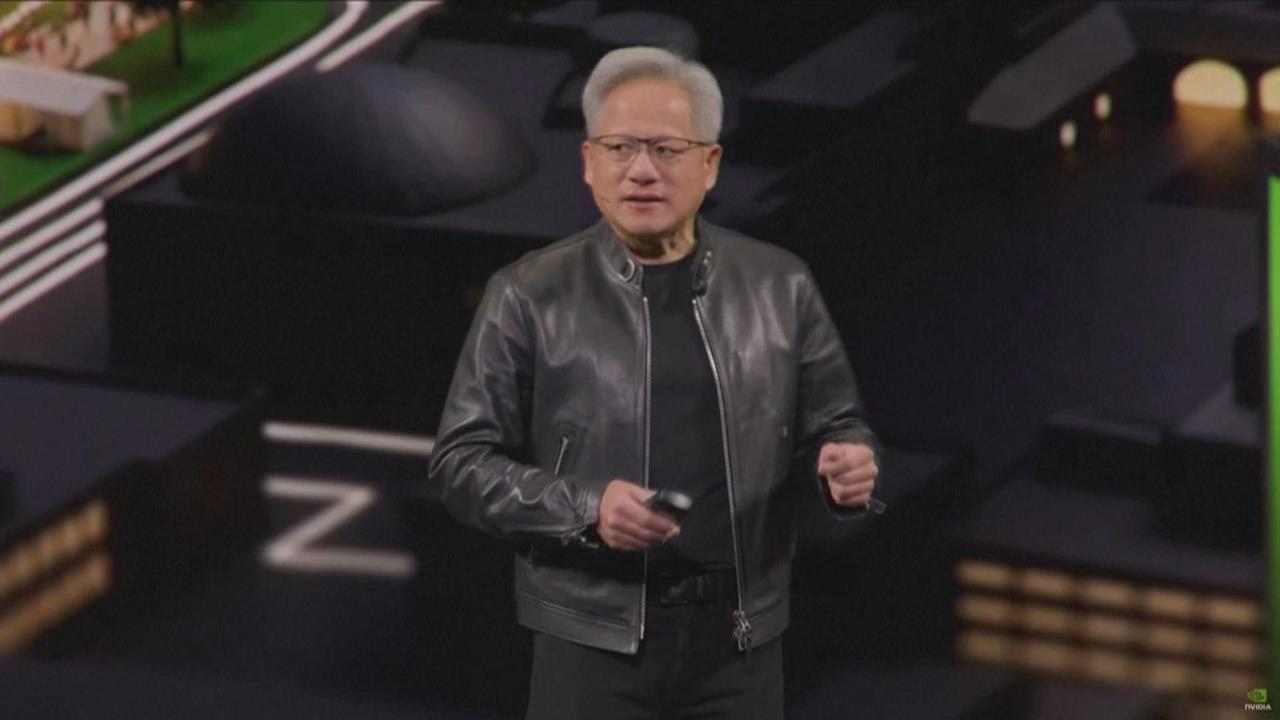 GTC主題演講　黃仁勳估「2027年AI需求將達1兆美元」