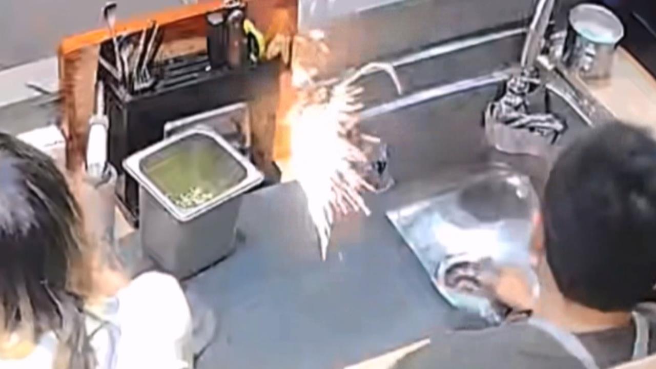 台南麵店「突傳爆炸聲」嚇壞眾人　專家：絕緣體劣化＋環境潮濕