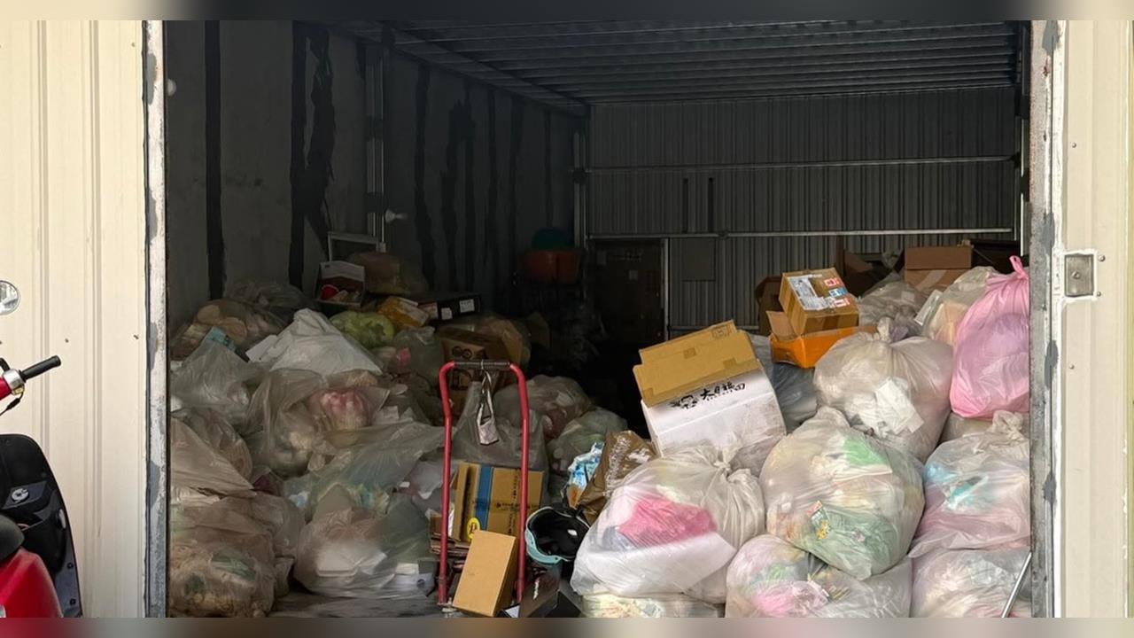 惡鄰居！鐵皮屋囤積垃圾　咖啡廳天天與蒼蠅搏鬥