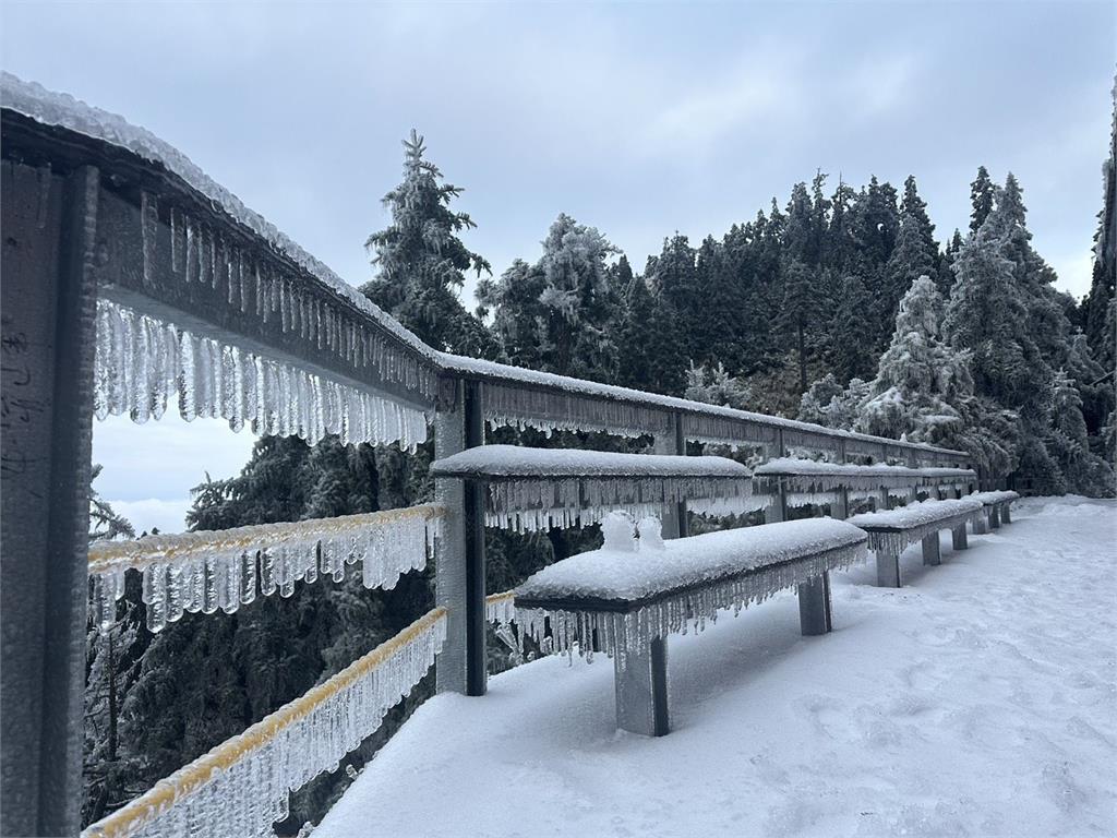 快新聞／低溫挾水氣！合歡山3月「11.5公分」積雪未退　銀白美景曝光