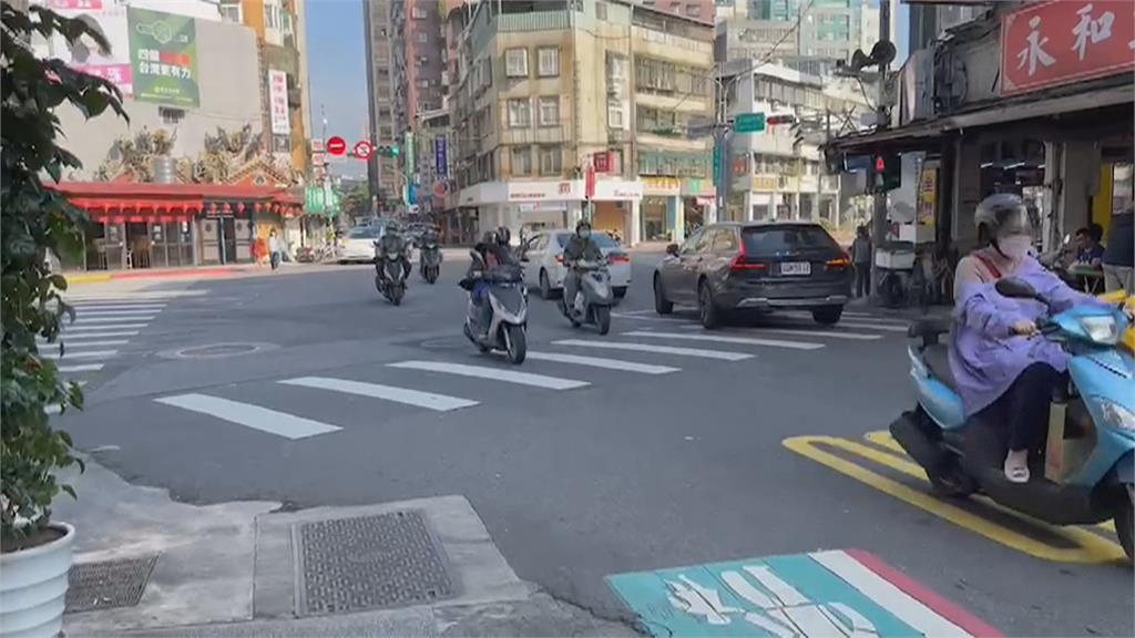 駕駛企圖「插隊」失敗 兩度行車糾紛爆口角