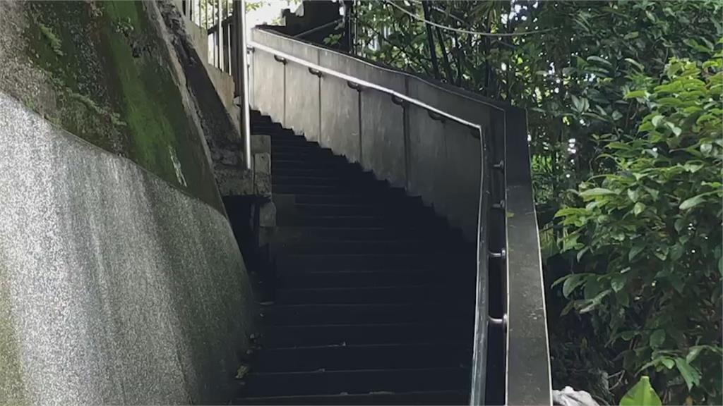 孝孫「公主抱」打疫苗阿公離世　孫確診隔離中