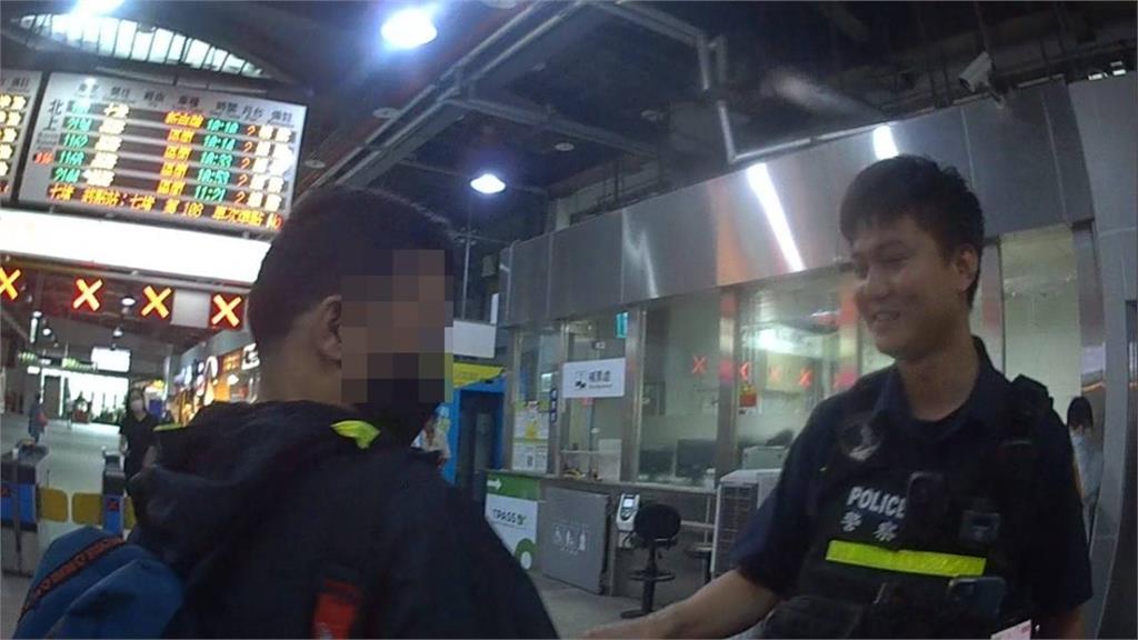 外籍旅客來台領錢卡關　暖警及時伸援手解危