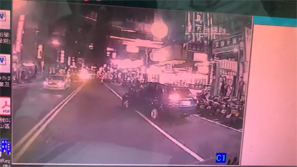無照駕駛租車來練 倒車撞5車馬上溜