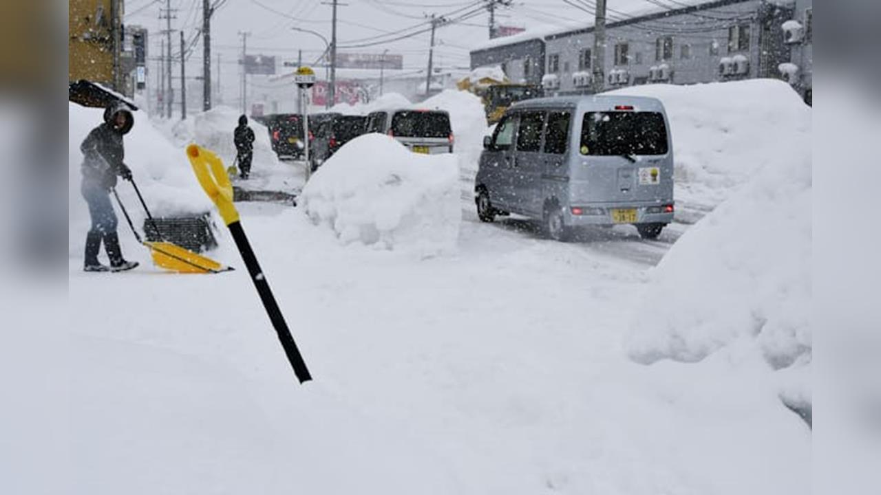 日本2/8眾院大選恐碰大雪　鳥取市開放提前投票　投票所擠滿選民