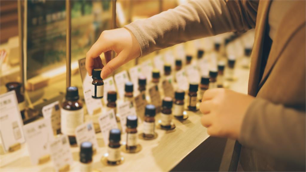 專家瘋傳精油避雷購買指南：掌握「三大核心指標」協助辨識精油標示與品質資訊！
