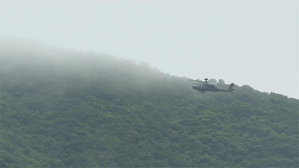 陸軍「空武」實彈操演　眼鏡蛇直升機發射20機砲