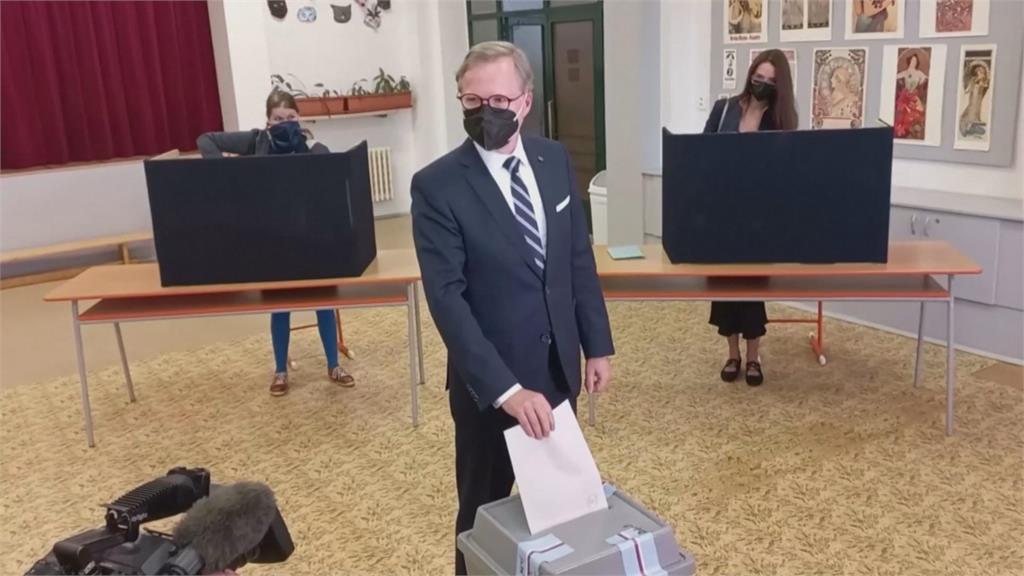 捷克國會大選最終天　總理巴比斯有望連任