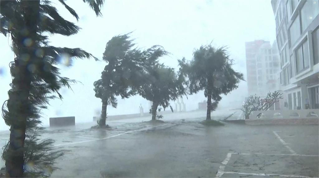 蘇拉颱風橫掃中國廣東沿海 狂風暴雨迫多地海陸空一度停運