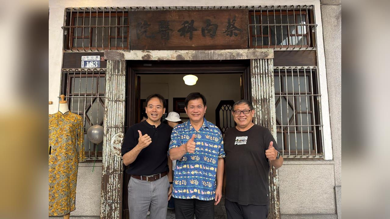 快新聞／林佳龍逛鈴蘭通、探訪90年老醫院　見證台中舊城再生新活力