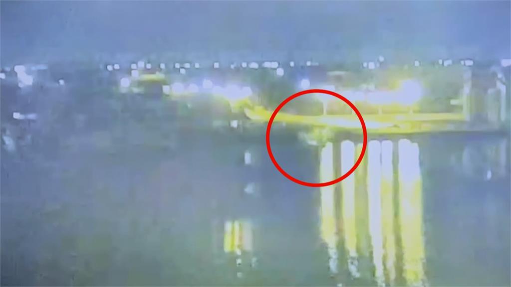 台南將軍漁港轎車落海　海巡人員急忙跳下水救人