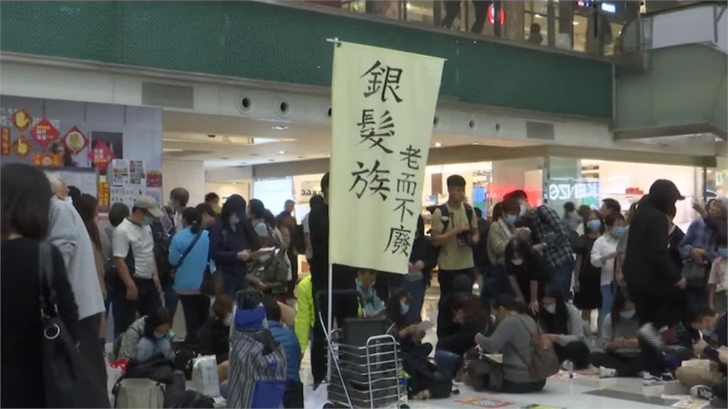 挺反送中黃絲店家 香港銀髮族發起靜坐