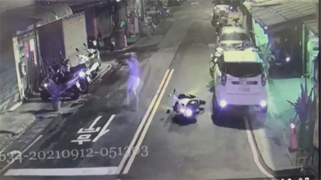 車禍現場突遇開槍　警開4槍反擊　2嫌中彈就醫遭逮