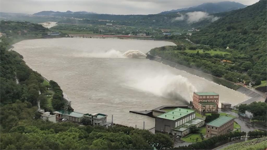 颱風「梅花」步步逼近　石門水庫「水位滿」放水調節水量