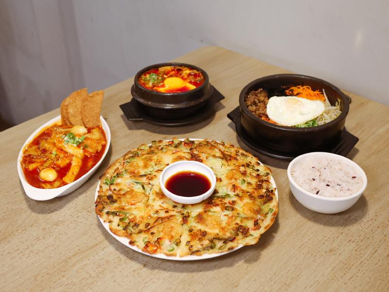 苗栗人氣韓料！韓國歐巴在地經營＂薄皮海鮮煎餅＂酥脆上桌