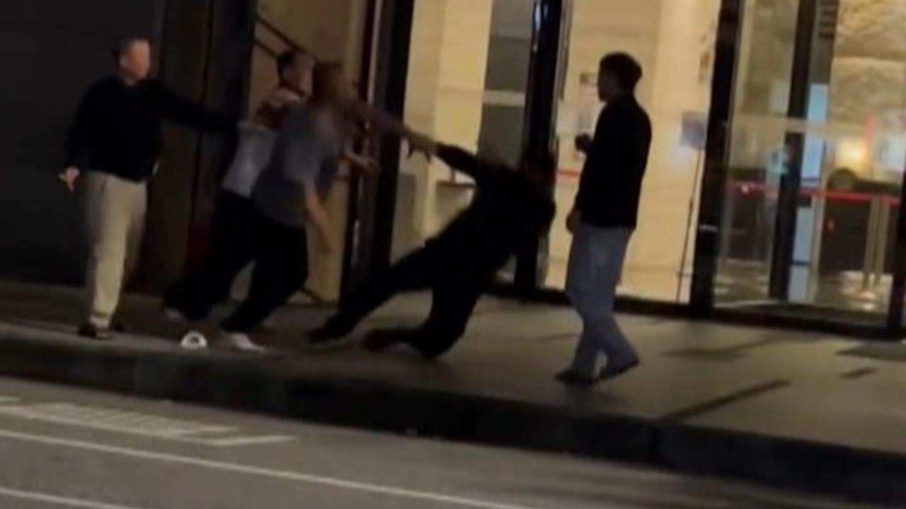 親戚出遊酒後互毆！　大舅子、妹夫飯店門口上演全武行