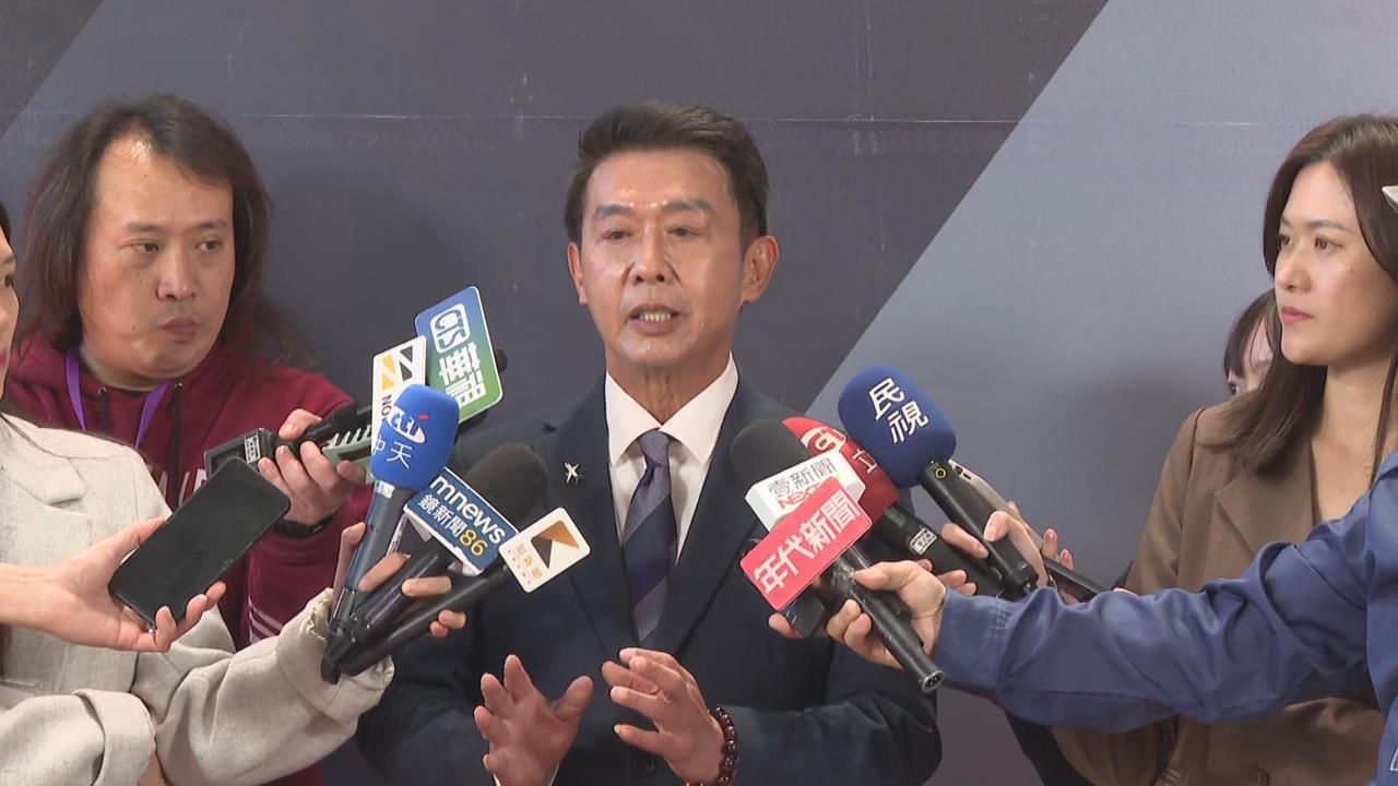快新聞／民進黨高雄市長初選政見會幕後花絮！4候選人「同高」入鏡背後有玄機