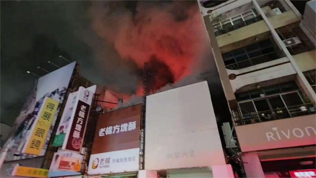 嘉義火車站商圈火警！　知名方塊酥店遭波及、民宅付之一炬