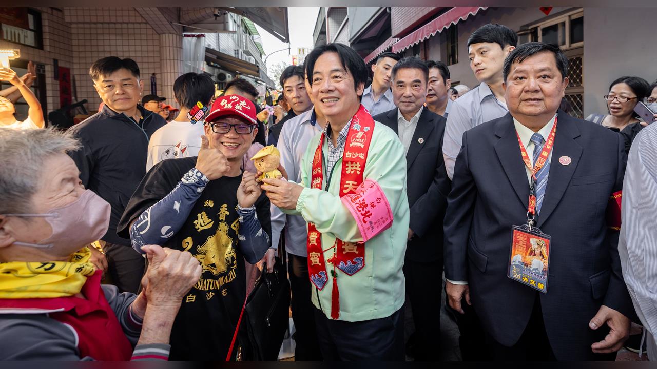 快新聞/太潮了!粉紅超跑今晚起駕 賴總統突曬「皮克敏明信片」親曝祝福