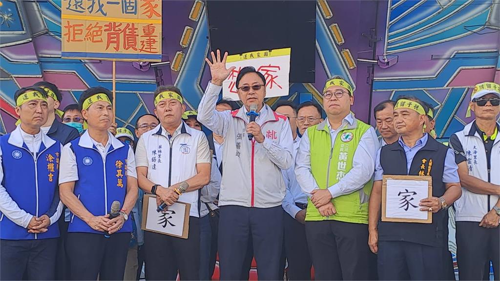 桃園航空城拆遷戶近千人市府前抗議　張善政親自到場回應訴求