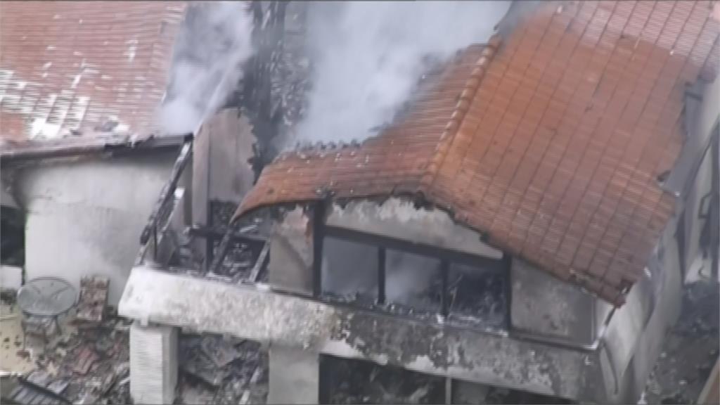 加州驚傳飛機墜毀起火 民宅被燒成空殼