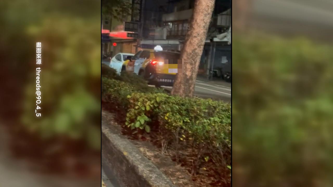 誇張!嘉義駕駛「逆向百米」 「車頭面對面」逼退迎面計程車