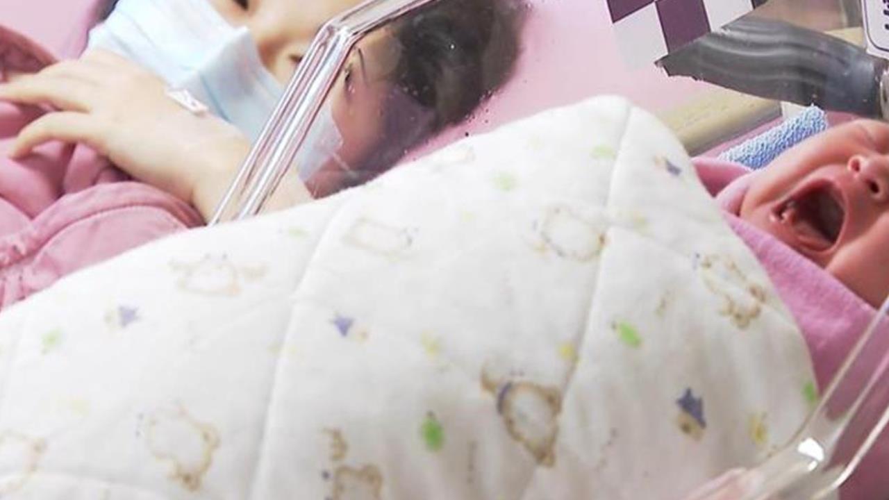 「弟弟妹妹抱歉」家中排行老大更聰明！研究證實「出生順序」有影響
