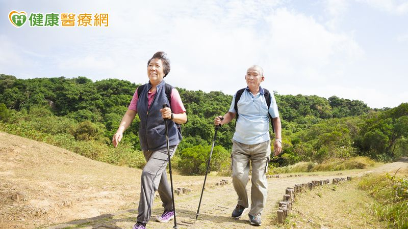 秋高氣爽瘋爬山卻鐵腿跛行 醫揪足底筋膜、關節發炎元凶