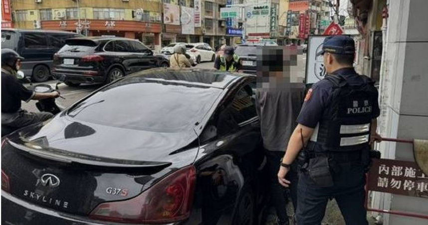 學不乖！台中男開跑車「掛假牌」遭攔　又栽在同警手上