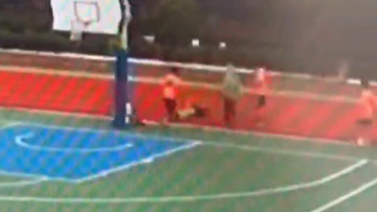 氣溫驟降！國小師跑操場「突癱軟倒地」　全校動員搶命