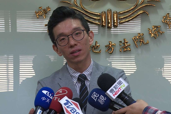 中檢直播拍賣會 幽默拍賣官竟是知名藝人姪子