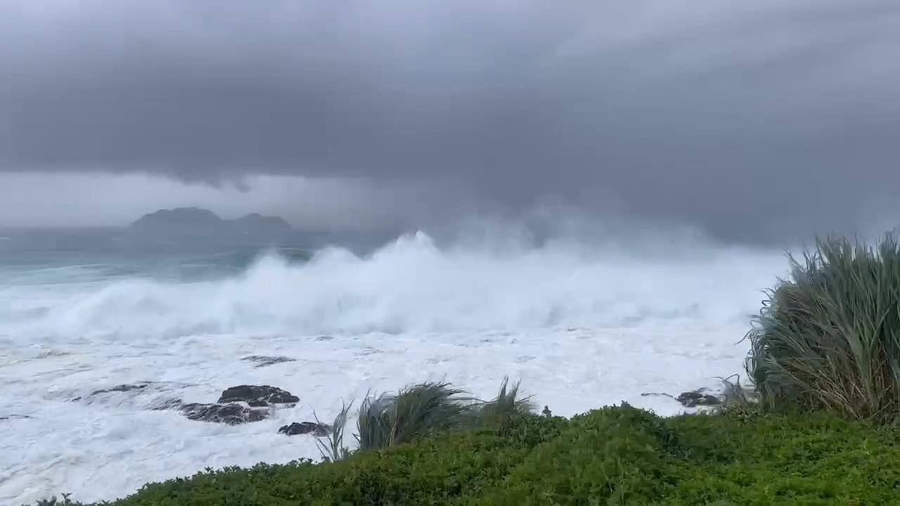 強颱進逼午後風雨漸增 午後這些縣市風力已達停班課標準