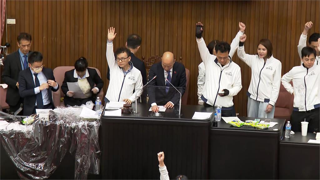 黃國昌爆財劃法表決偷跑？　許智傑轟：沒錯過任何表決