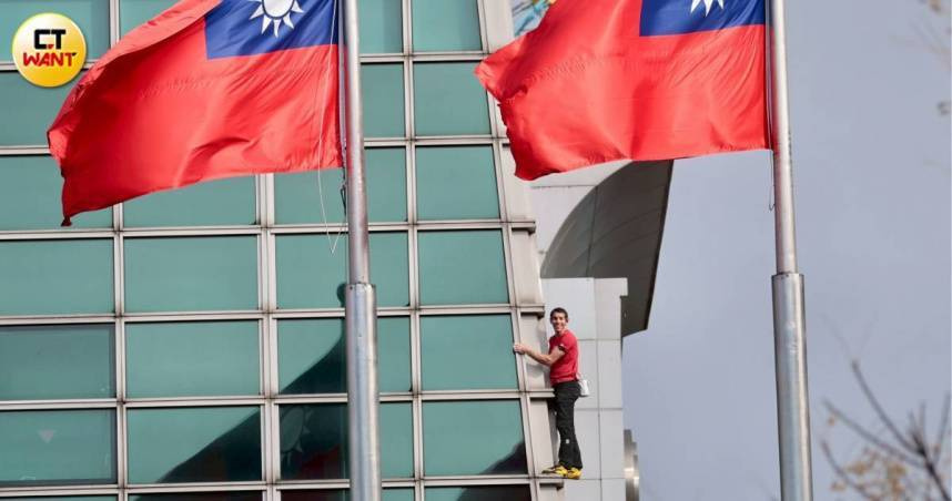 霍諾德成功攀上101!工傷協會逆風轟「把人命當宣傳素材」 網反問一句酸爆