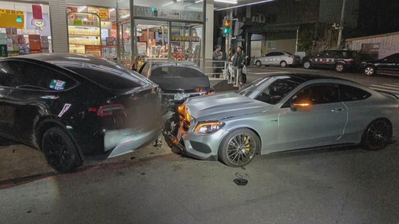 衰！　剛停路旁就遭追撞　彰化肇事女駕駛為「無照累犯」