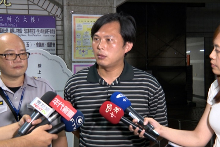 頭一遭！黃國昌突擊台中司法大廈