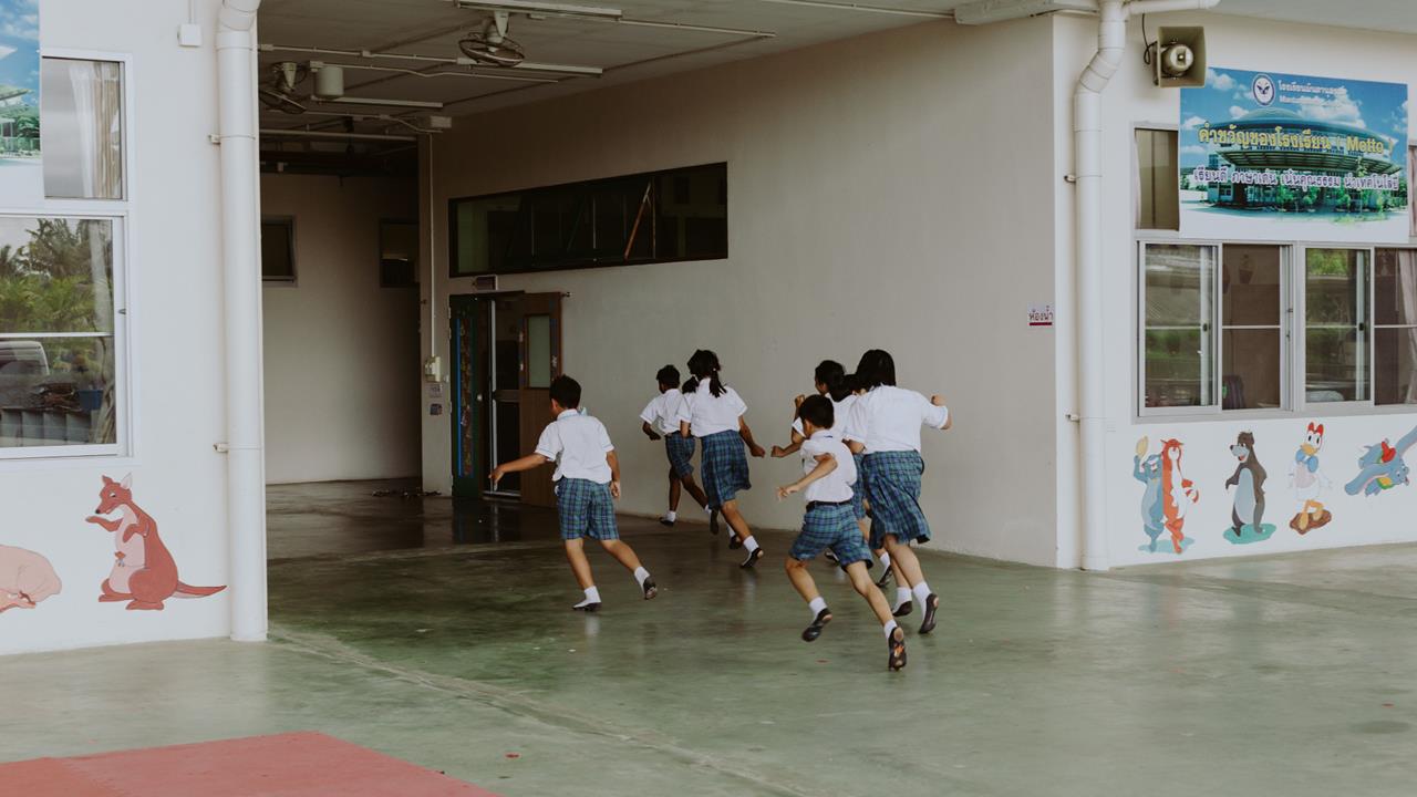 開學日群組變戰場！家長早上6點三字經嗆老師「明天去找你」導火曝光全網看傻