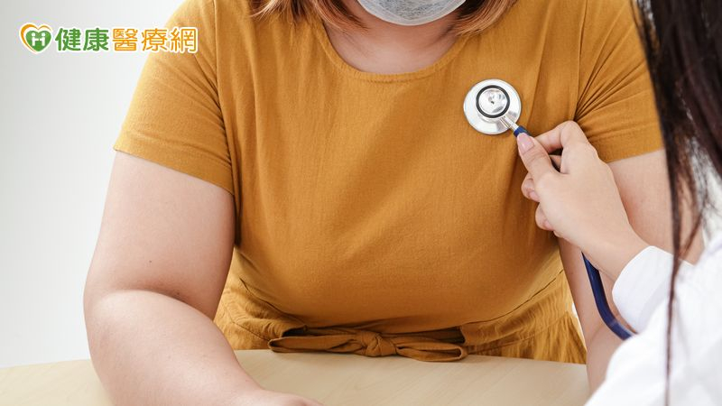 追蹤驚見胸腔腫瘤!63歲婦嚇壞以為癌復發 醫靠「1技術」揪真相