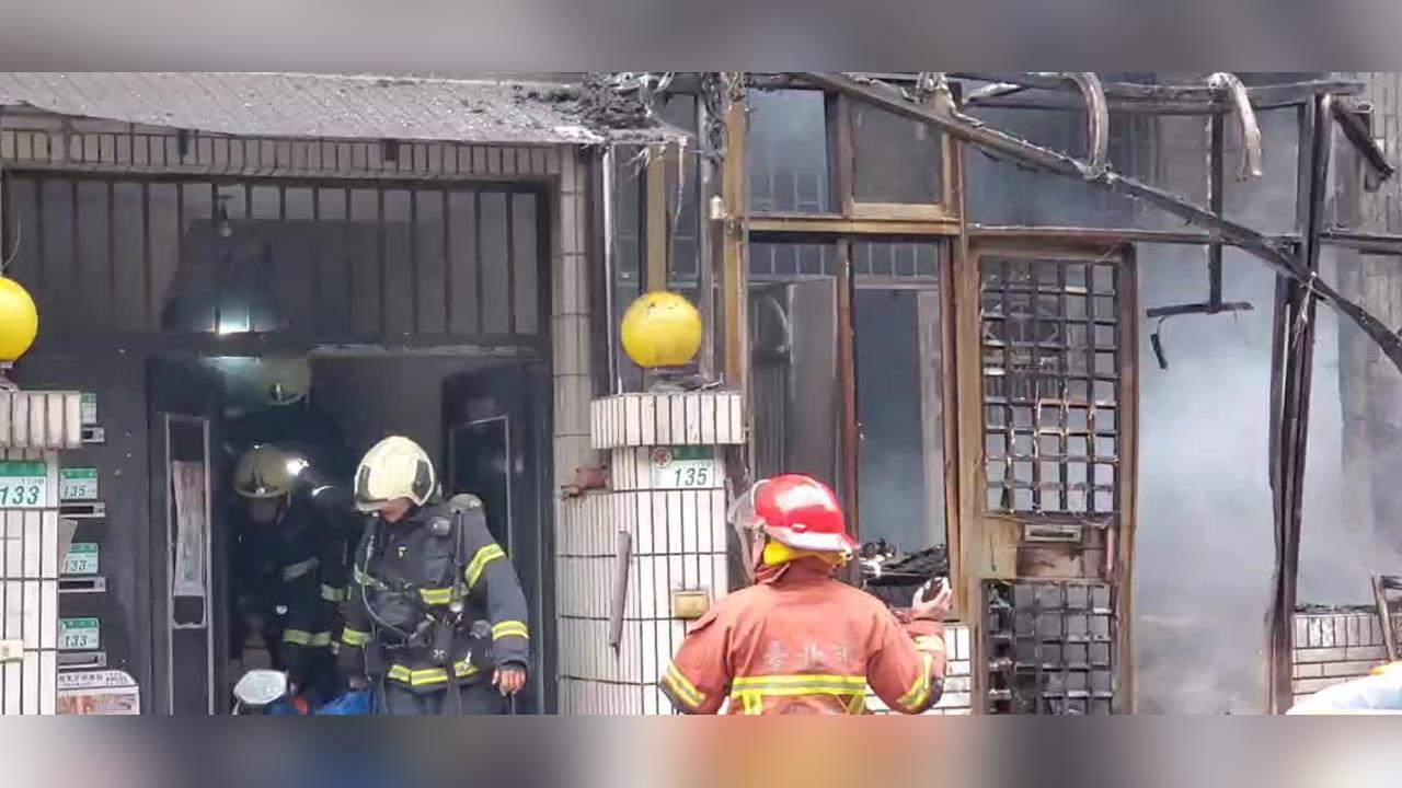 快新聞／北市內湖民宅大火！全面燃燒「多人受困」　目前救出4人