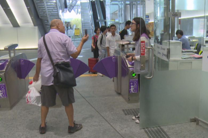 上千旅客氣瘋  機場捷運首次大停擺  