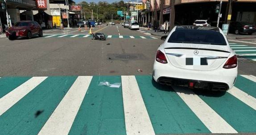 紅燈停等瞬間！烏日夫妻機車遭白賓士追撞滑行10公尺　畫面曝光