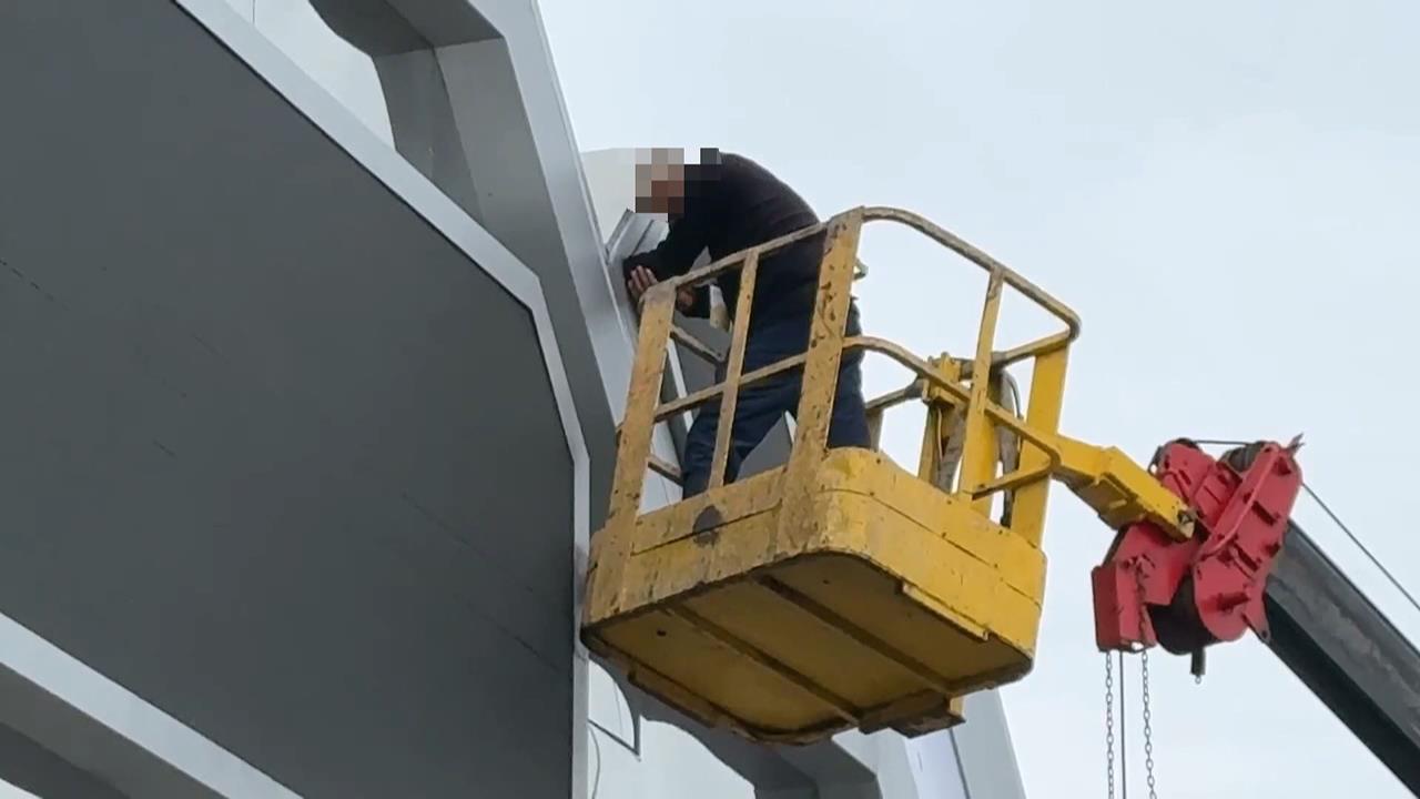 嘉義台灣燈會傳工安意外! 工人高空作業「手被夾」痛苦哀號