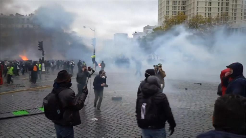 黃背心週年法國不平靜 一天逾200場示威
