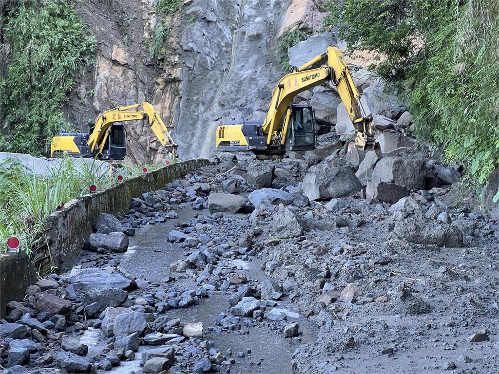 快新聞／嘉義大華公路遇雨落石中斷　縣府、鄉公所回應了