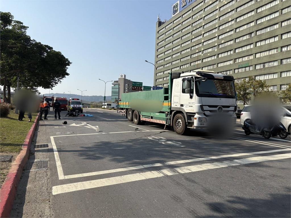 快新聞／驚悚！北投發生死亡車禍　75歲機車騎士遭大貨車輾斃