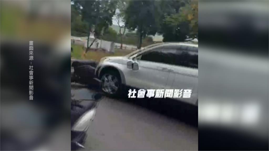 債務糾紛火氣大! 男擋門口遭砸車 撞倒機車飛速駛離